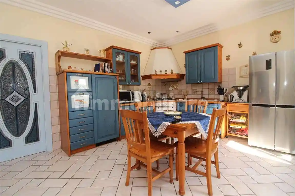 Villa unifamiliare, buono stato, 290 m², Potenza - foto 2