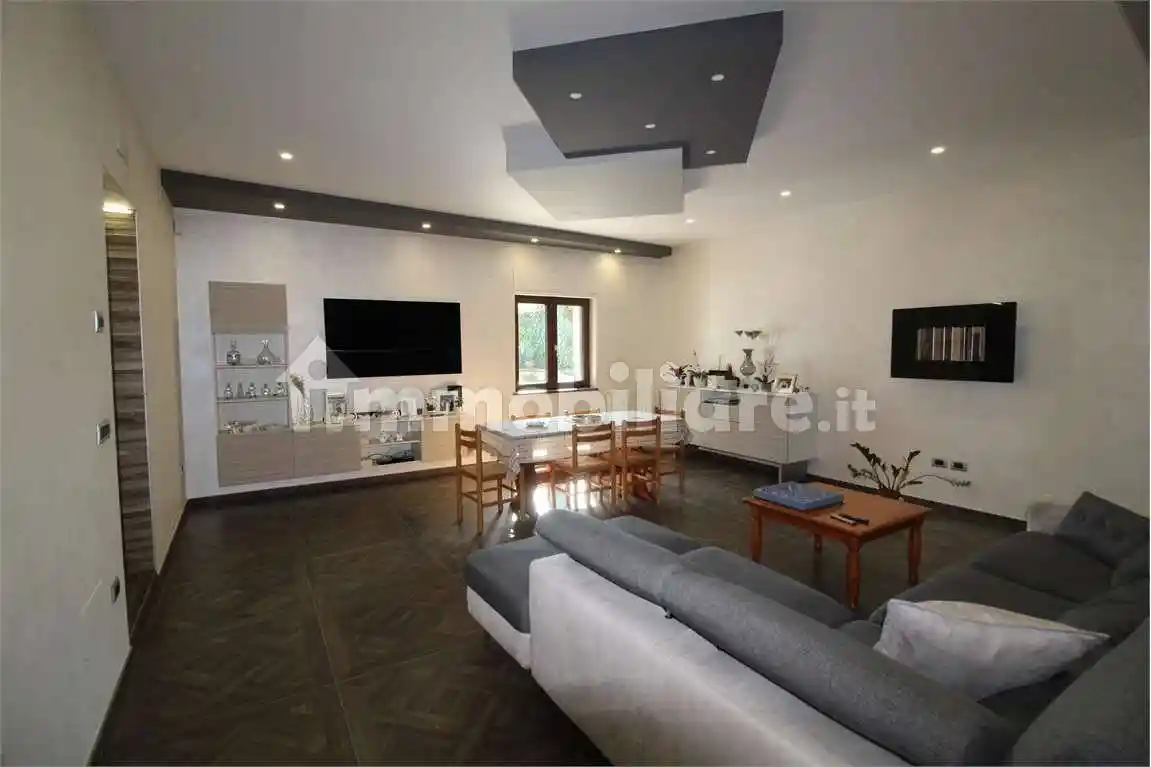 Villa unifamiliare, buono stato, 290 m², Potenza - foto 3