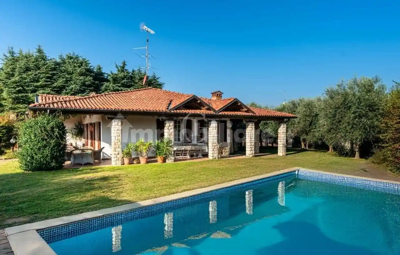 Villa in vendita a Adro