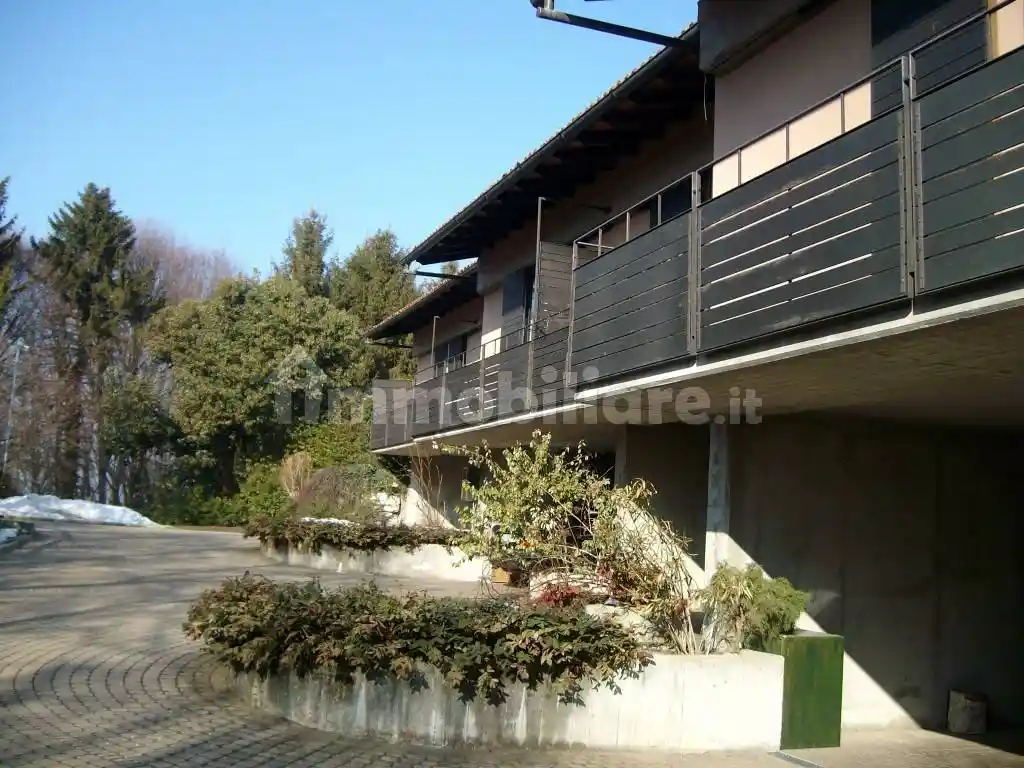 Villetta a schiera in vendita a Travedona-Monate