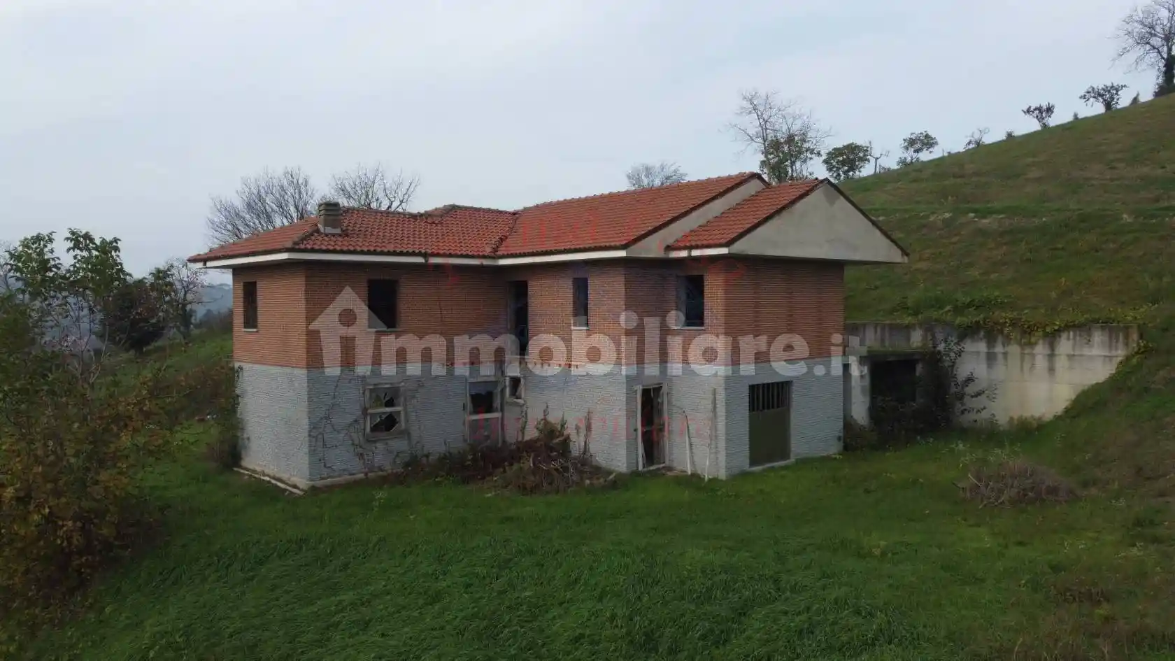 Villa in vendita a Castagnole delle Lanze