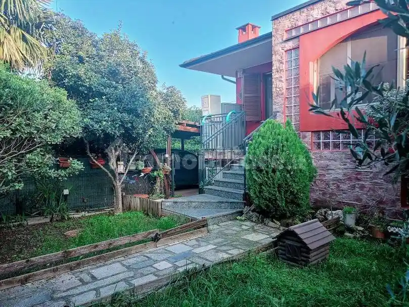 Villa in vendita a Casteggio