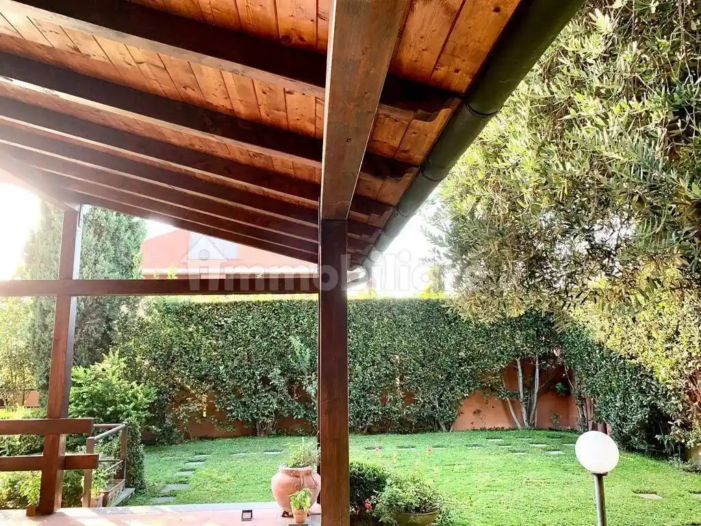 Villa plurifamiliare via Pietro Romani, Infernetto, Roma - foto 2