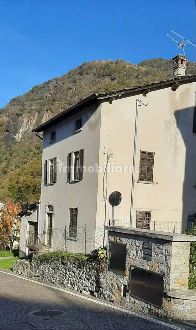 Casa indipendente in vendita a Prata Camportaccio