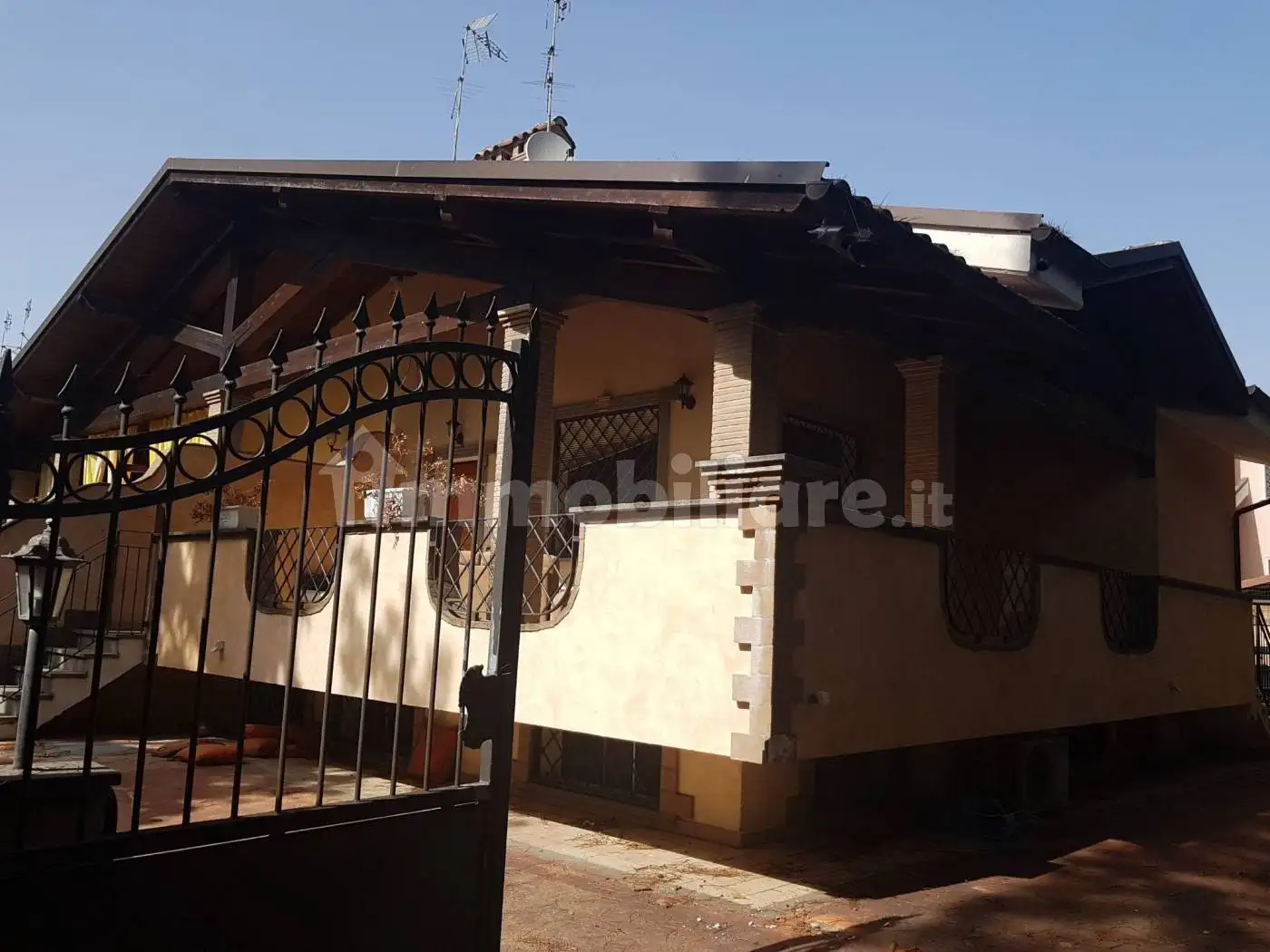 Villa bifamiliare in vendita a Roma