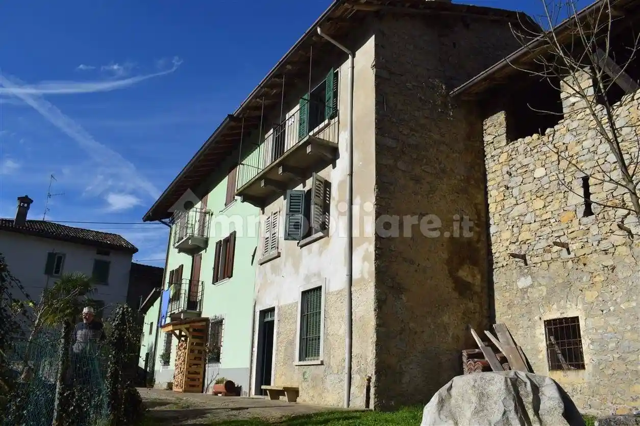 Villa in vendita a Costa Serina