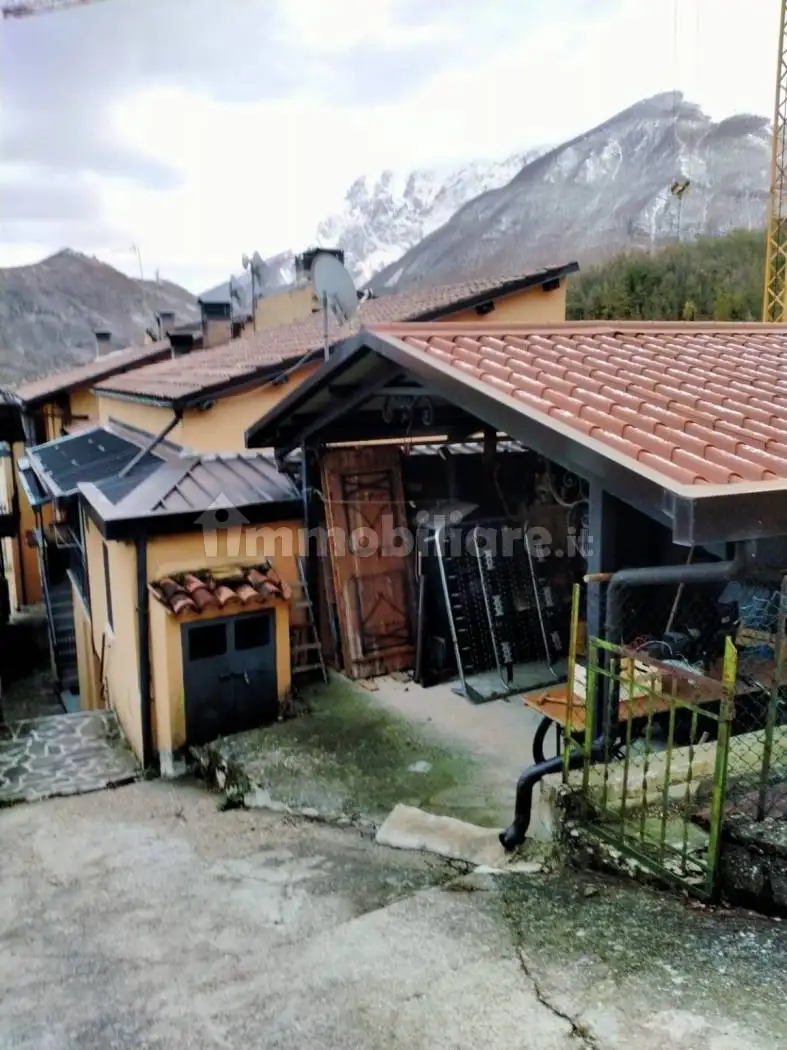 Casa indipendente in vendita a Isola del Gran Sasso d'Italia