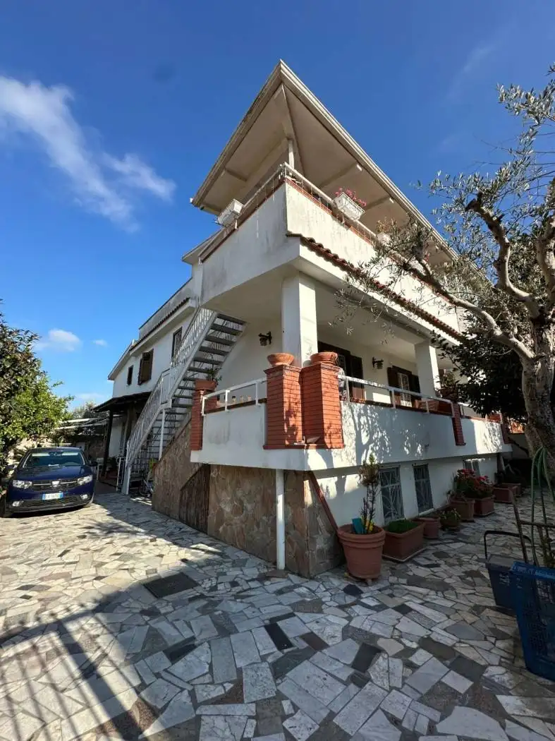 Villa in vendita a Giugliano in Campania