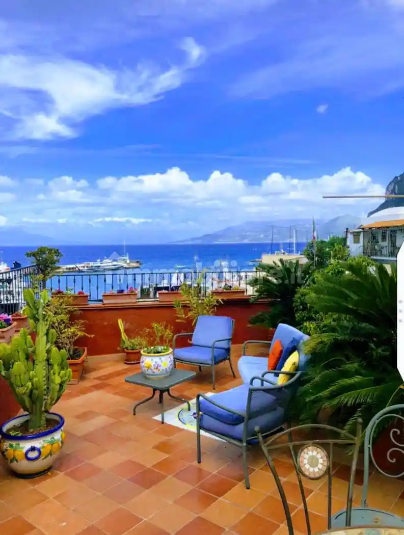 Appartamento in affitto a Capri