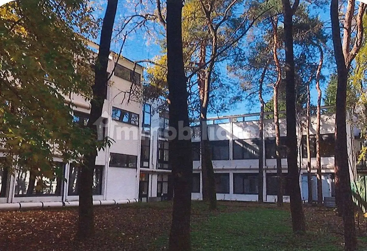 Palazzo - Edificio in affitto a Cesate