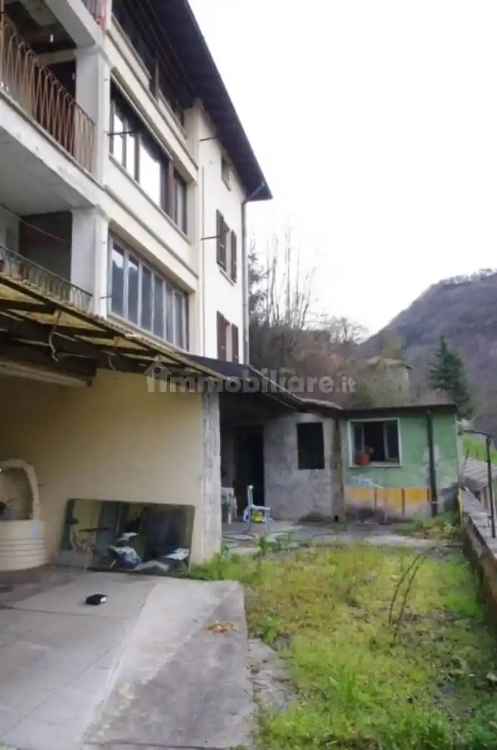Villa in vendita a Gandino