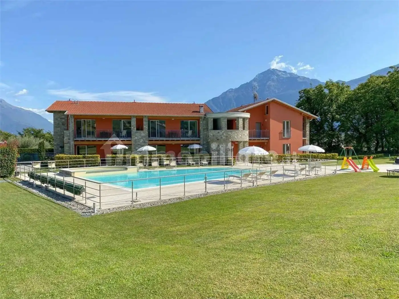 Palazzo - Edificio in vendita a Gravedona ed Uniti