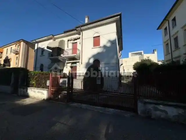 Villa in vendita a Verona