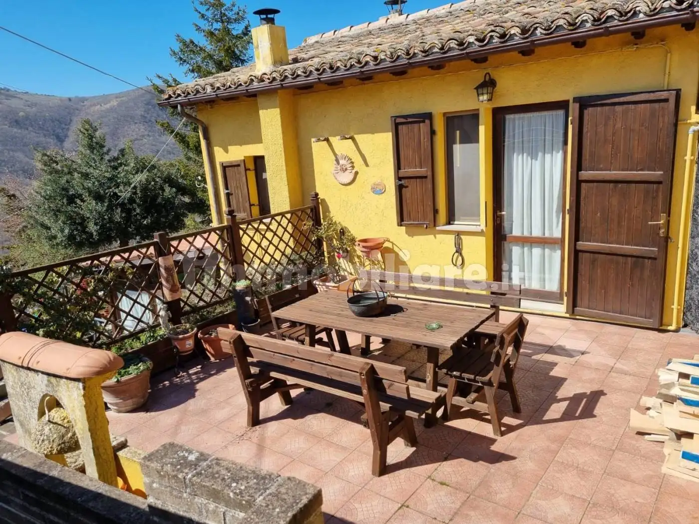 Casa indipendente in vendita a Serrapetrona