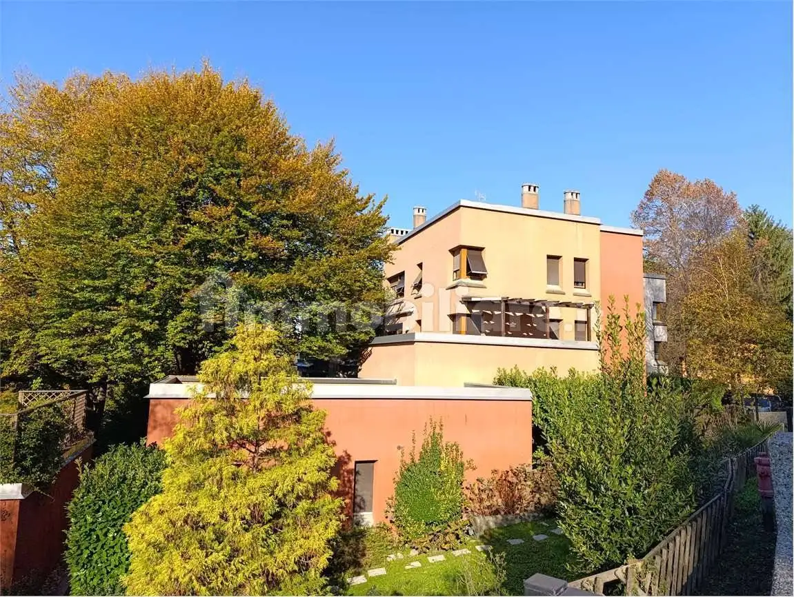 Appartamento in affitto a Barzanò