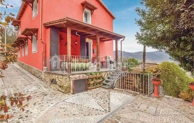 Casa indipendente in vendita a Beverino