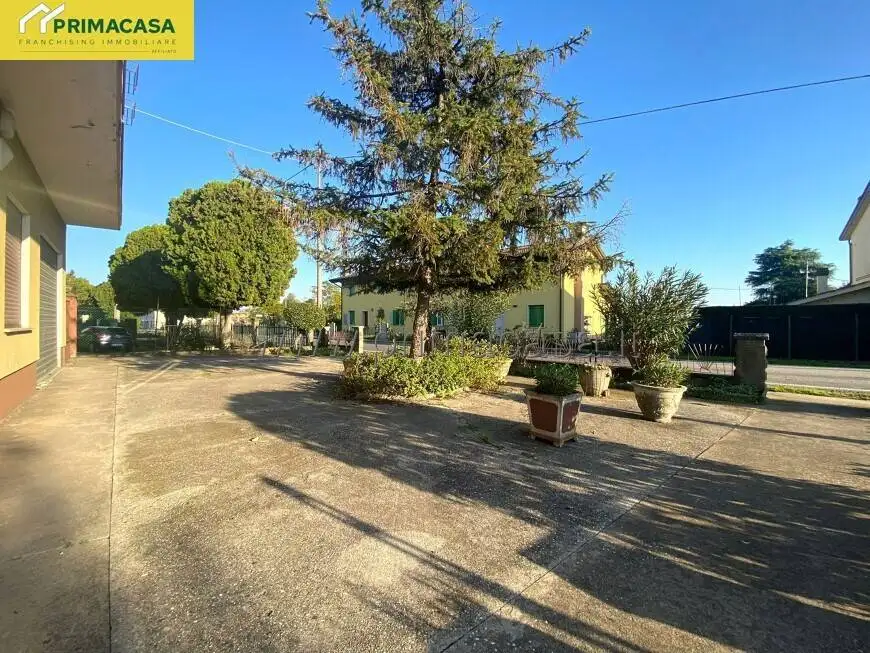 Terratetto unifamiliare 261 m², buono stato, Centro, Boschi Sant'Anna - foto 2