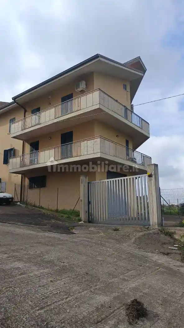 Appartamento in vendita a Leonforte
