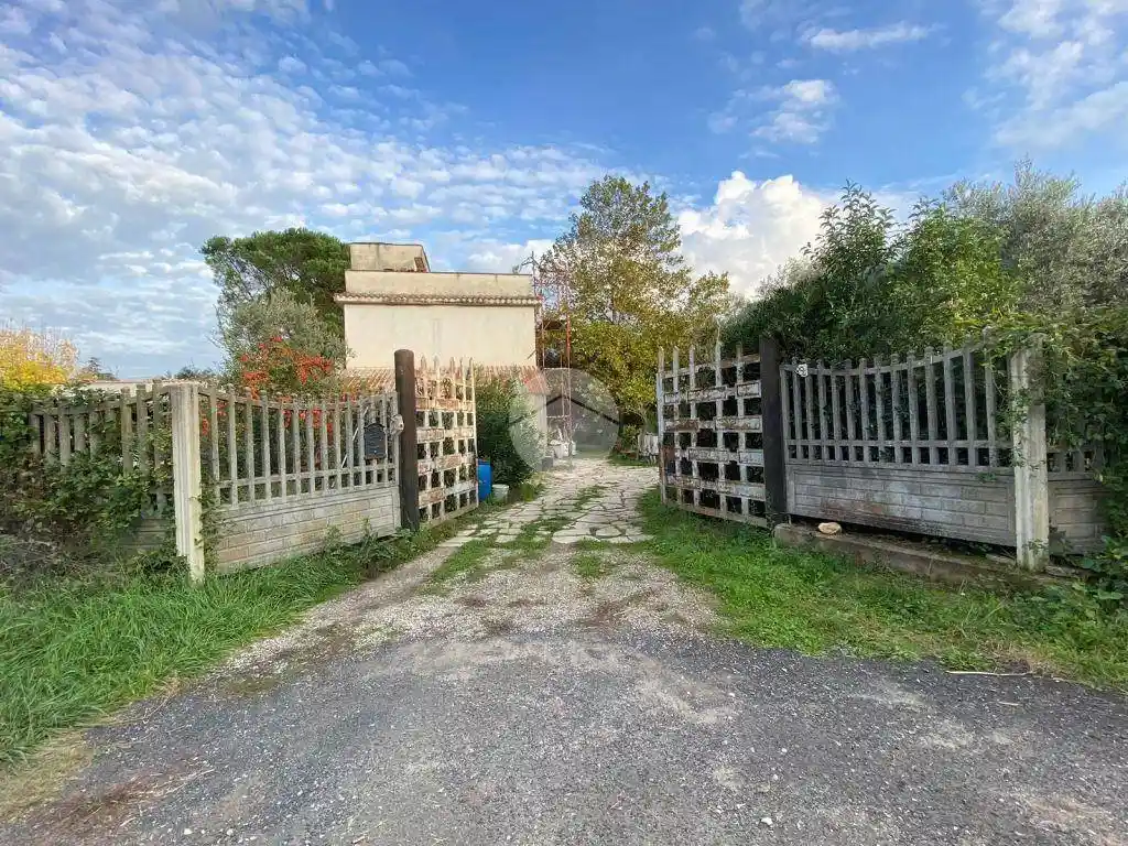 Casa indipendente in vendita a Palombara Sabina