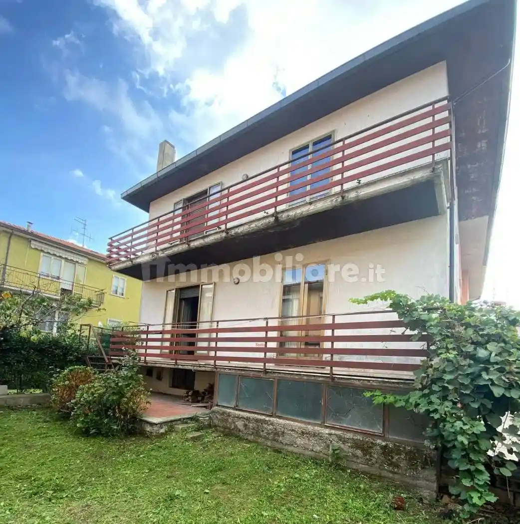 Casa indipendente in vendita a Bolsena