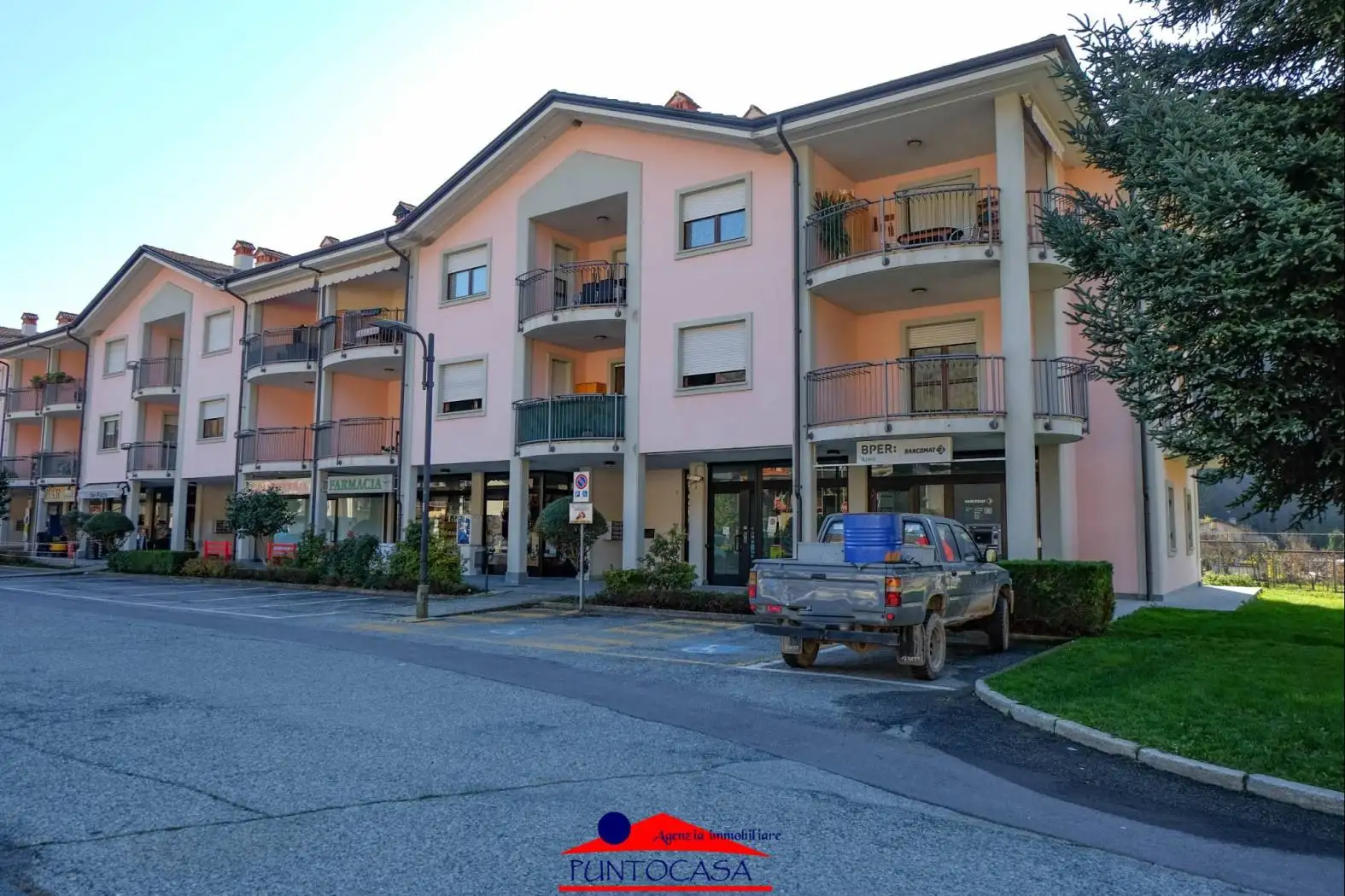 Quadrilocale piazza della Libertà 5, Centro, Brossasco - foto 2