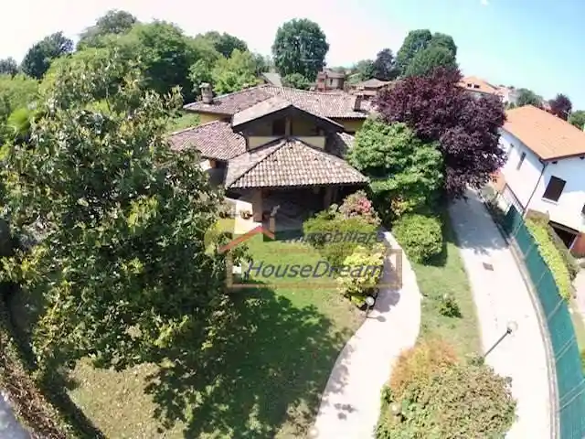 Villa in vendita a Borgo Ticino