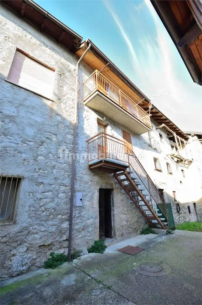 Casa indipendente in vendita a Brumano