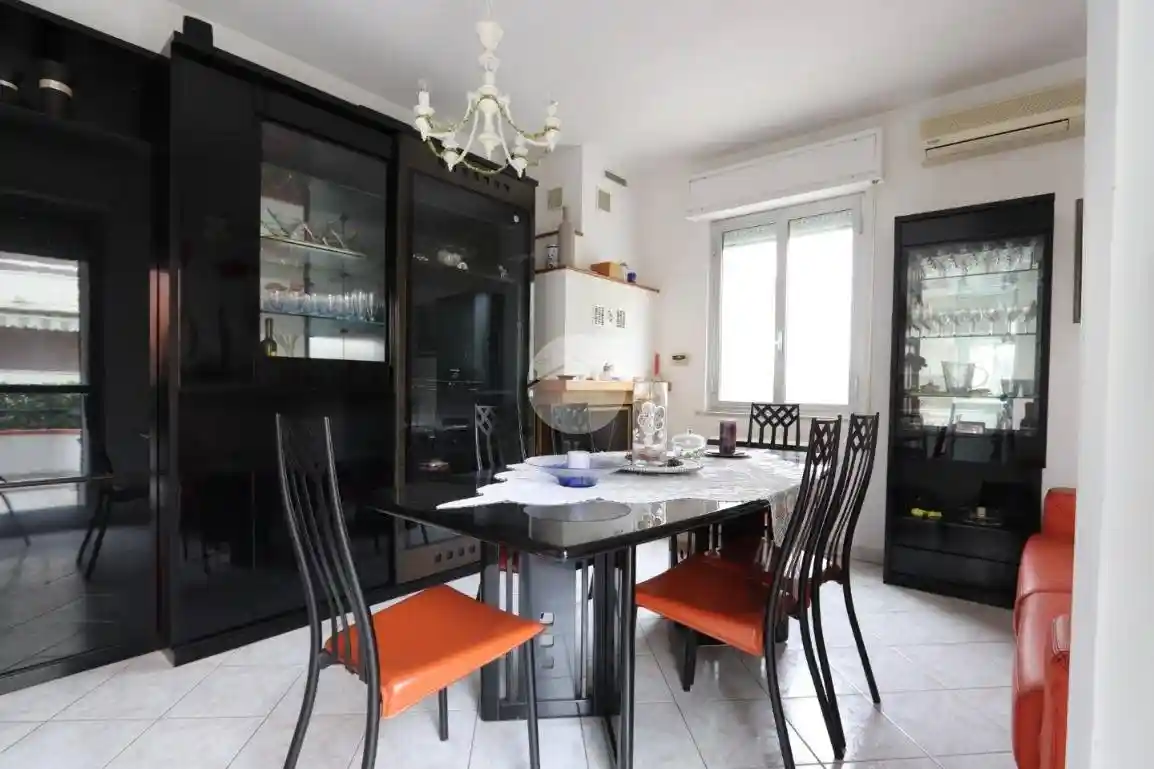 Quadrilocale via Abruzzo 44, Centro, Alba Adriatica - foto 4