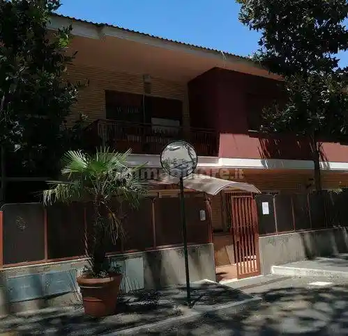 Casa indipendente in vendita a Roma