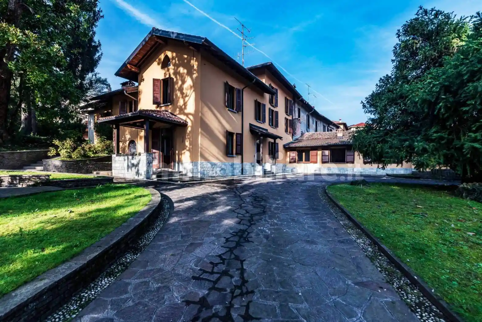 Rustico - Casale in vendita a Erba