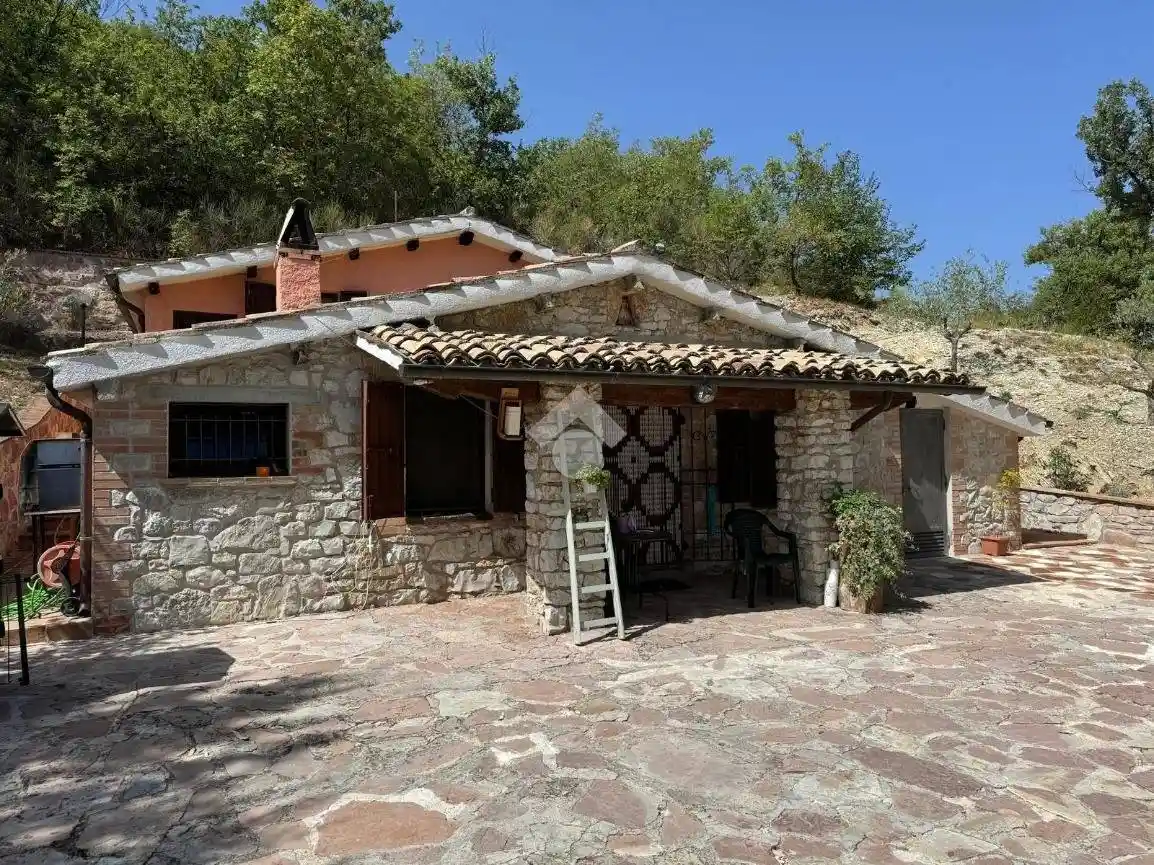 Casa indipendente in vendita a Spello