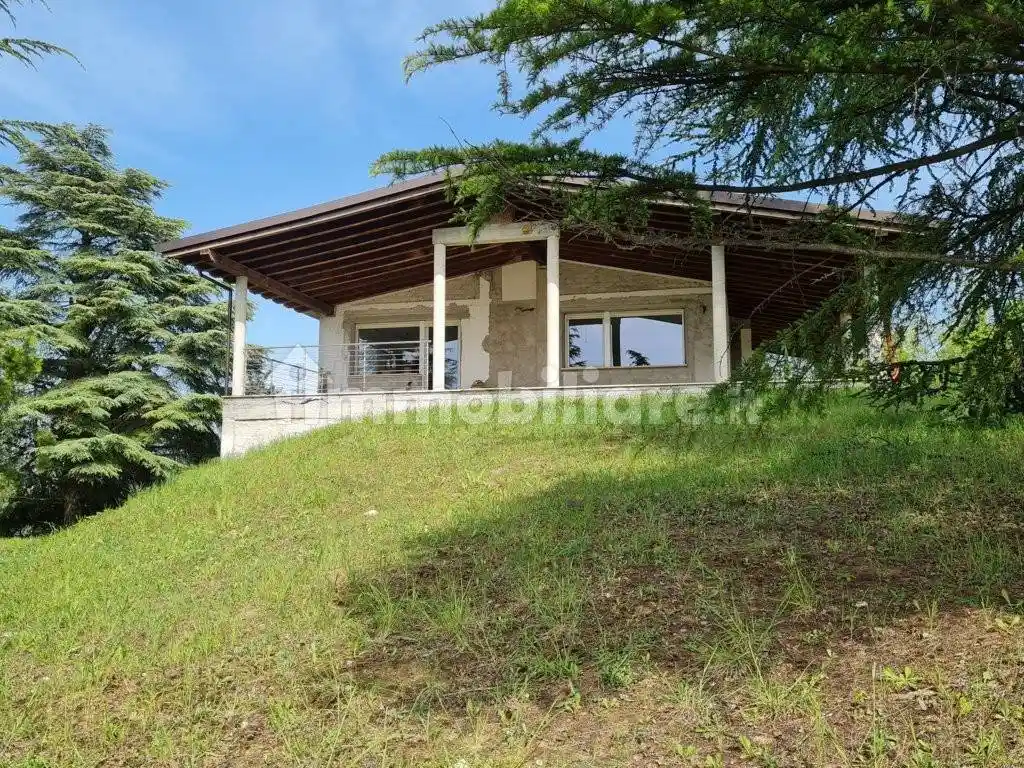 Villa in vendita a Santa Maria della Versa