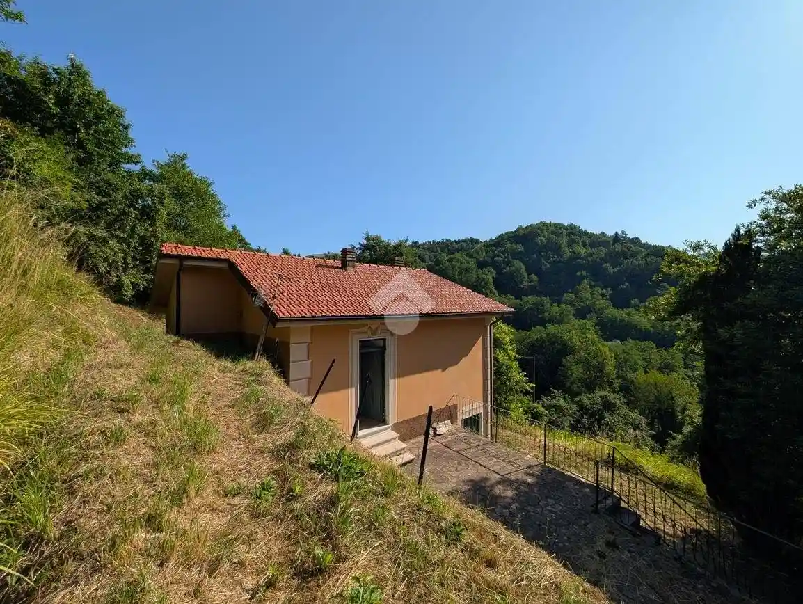 Casa indipendente in vendita a Varese Ligure
