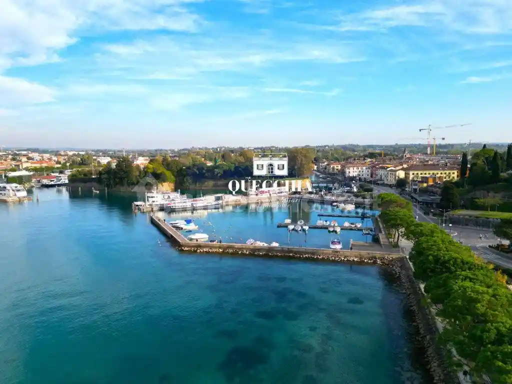 Appartamento in vendita a Peschiera del Garda