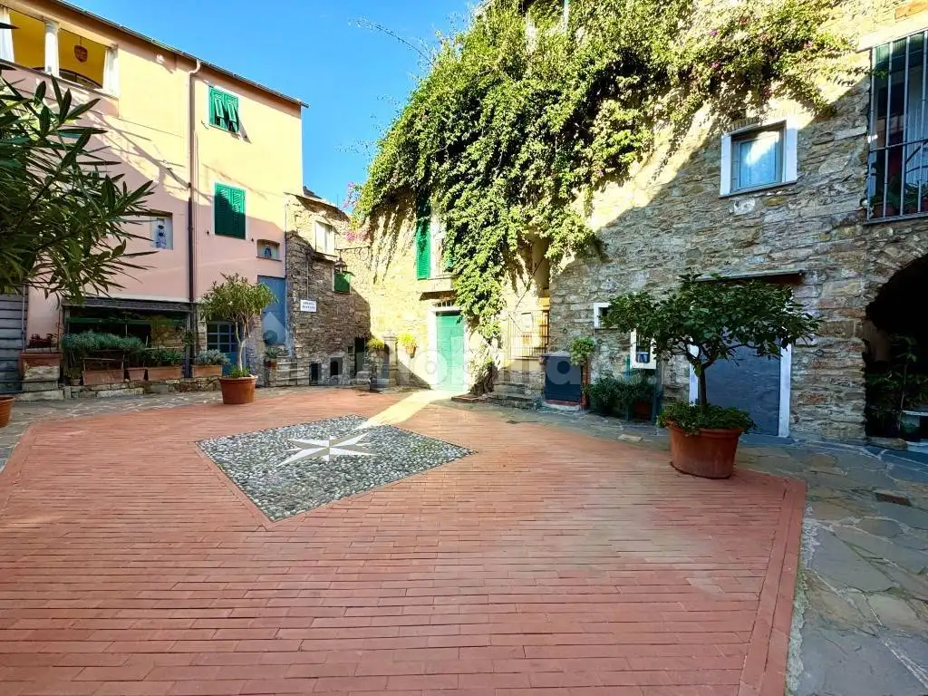 Appartamento in vendita a Imperia