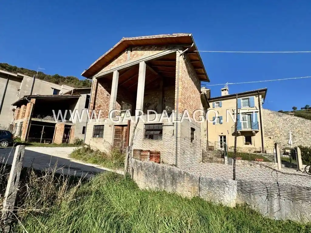 Rustico - Casale in vendita a Caprino Veronese