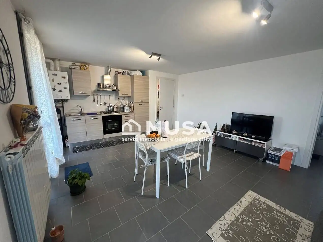 Bilocale via Francesco Valcamonica 44, Semicentro, Vimercate - foto 2