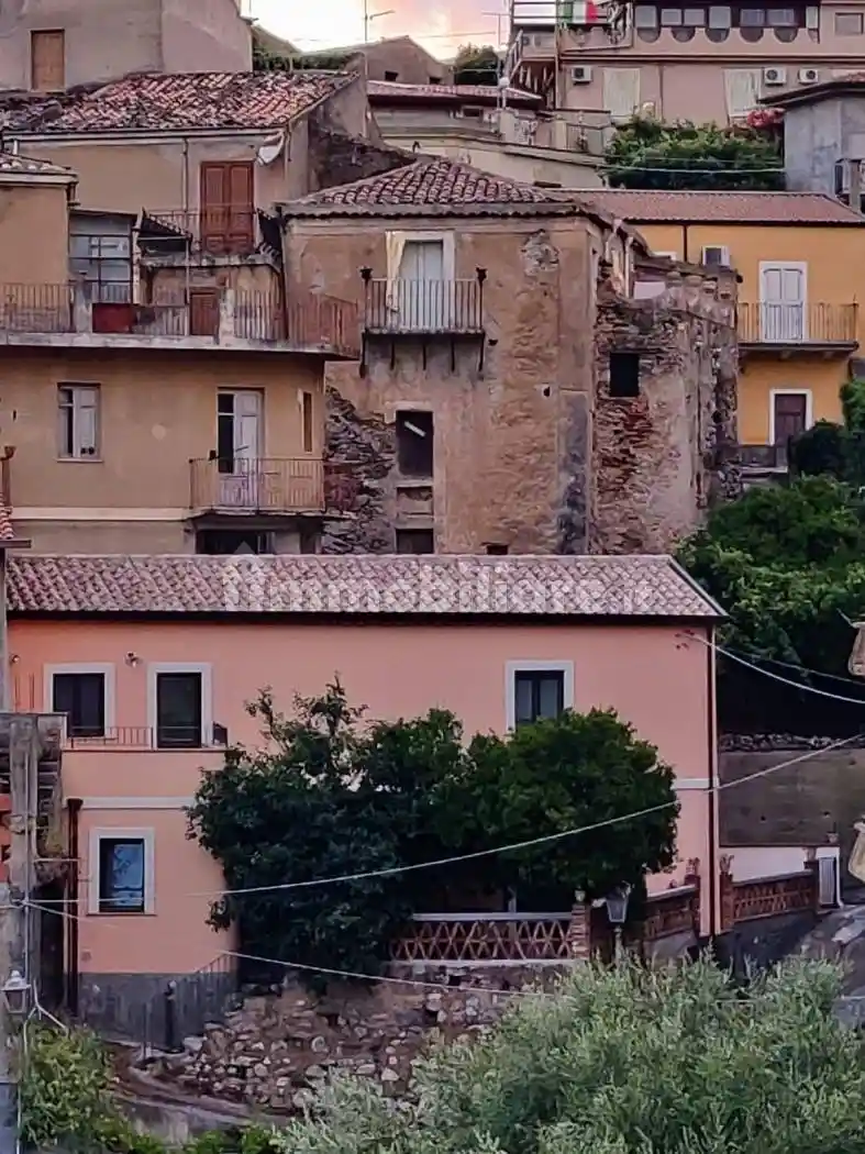Appartamento in affitto a Piraino