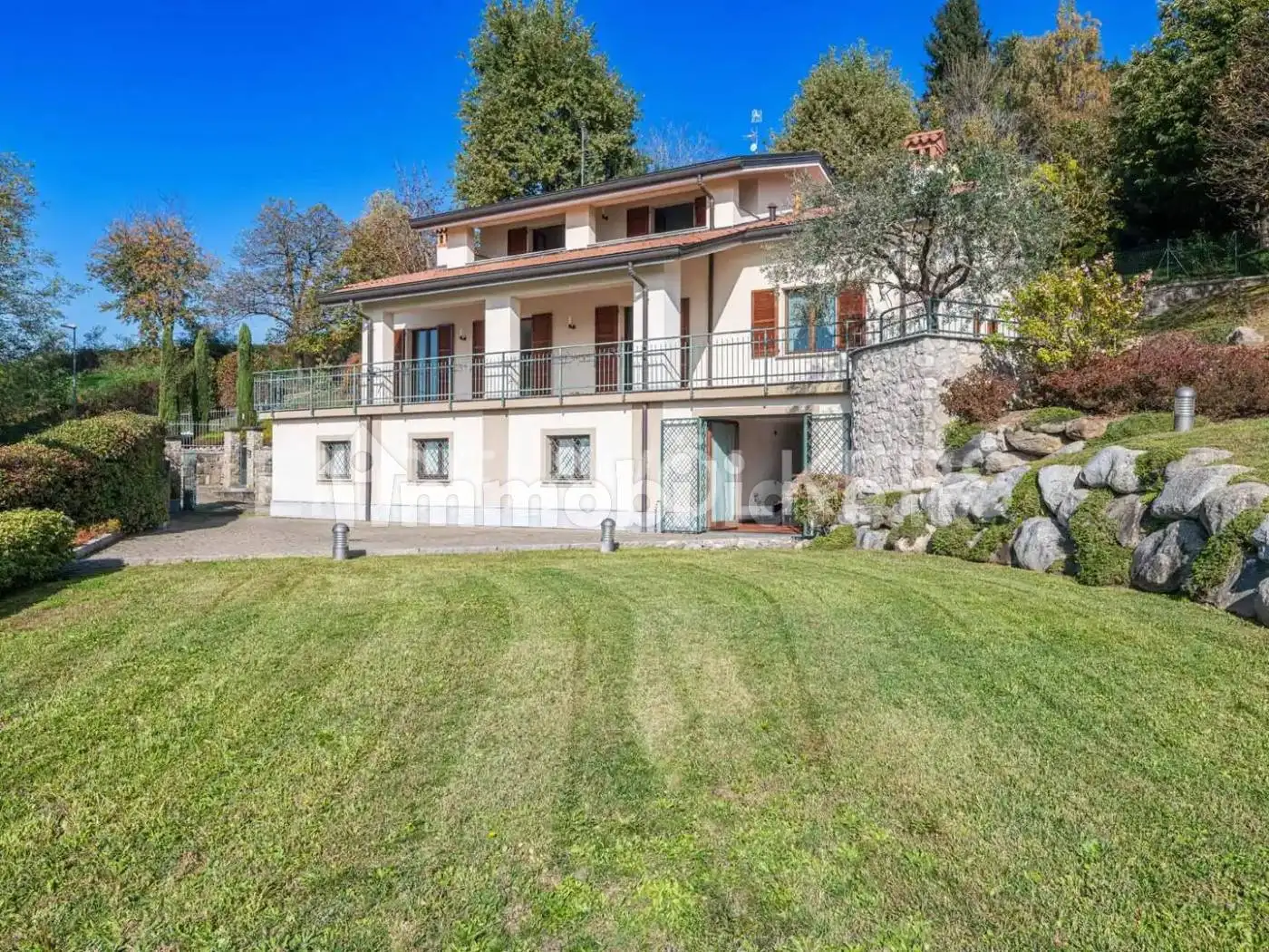 Villa in vendita a Ello