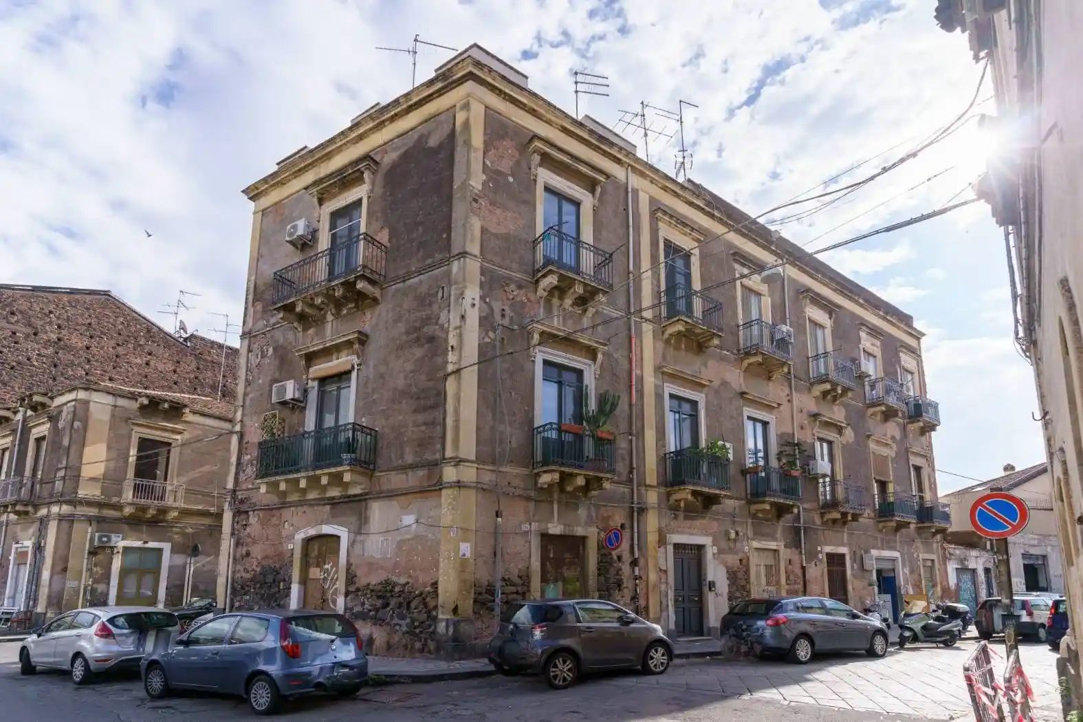 Palazzo - Edificio in vendita a Catania