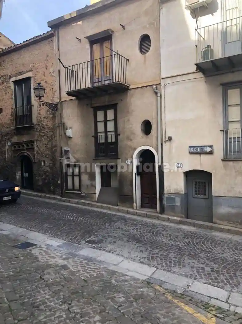 Appartamento in vendita a Castelbuono