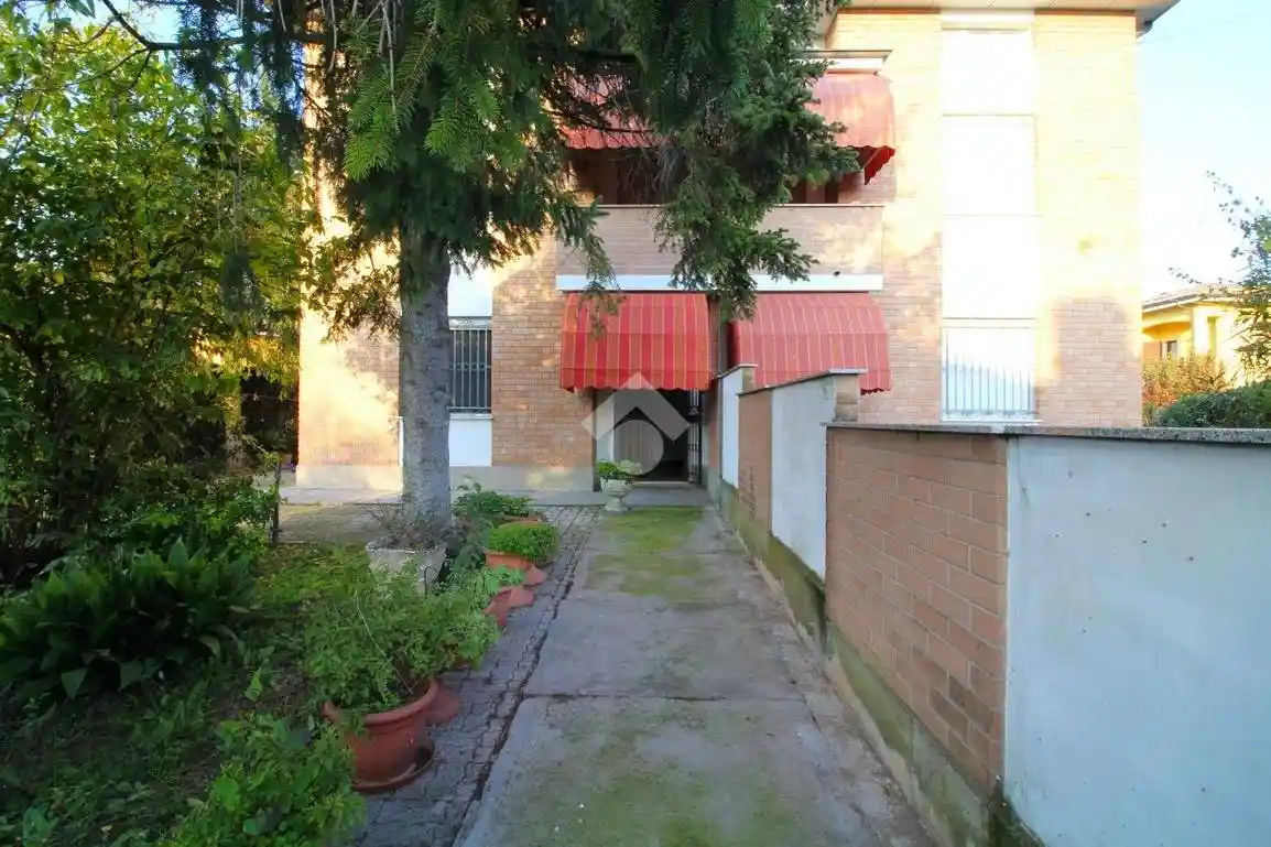 Villa in vendita a Campagnola Emilia
