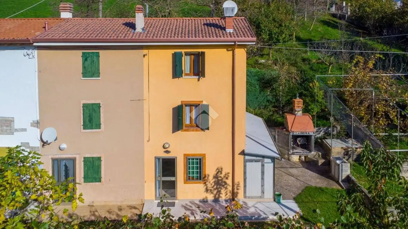 Rustico - Casale in vendita a Roverè Veronese