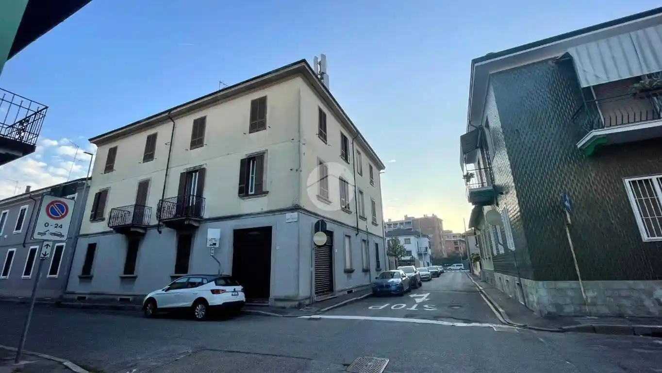 Palazzo - Edificio in vendita a Corsico