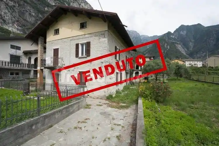 Casa indipendente in vendita a Novate Mezzola