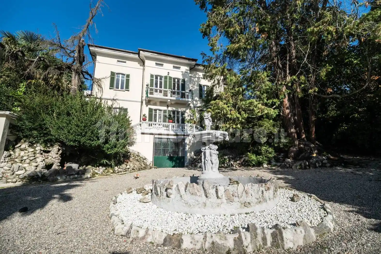 Villa in vendita a Castelletto Sopra Ticino