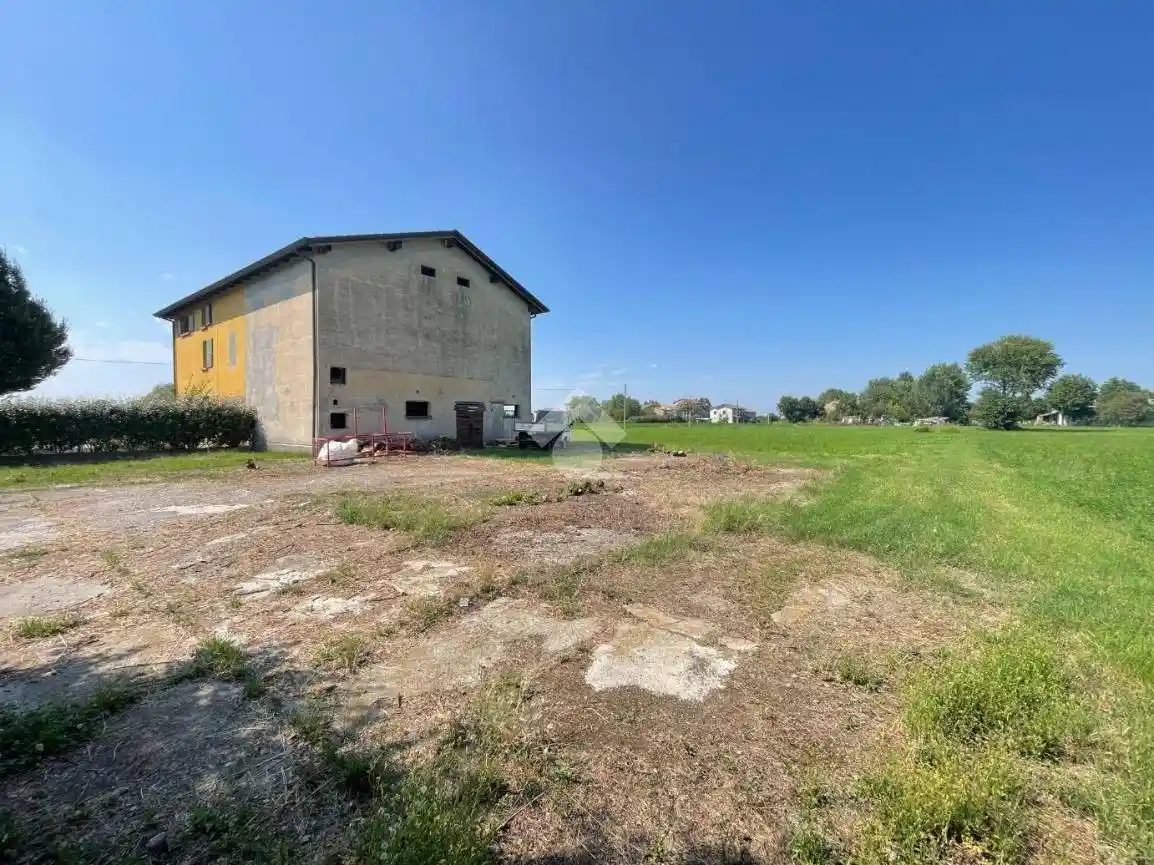 Rustico - Casale in vendita a Castelnovo di Sotto