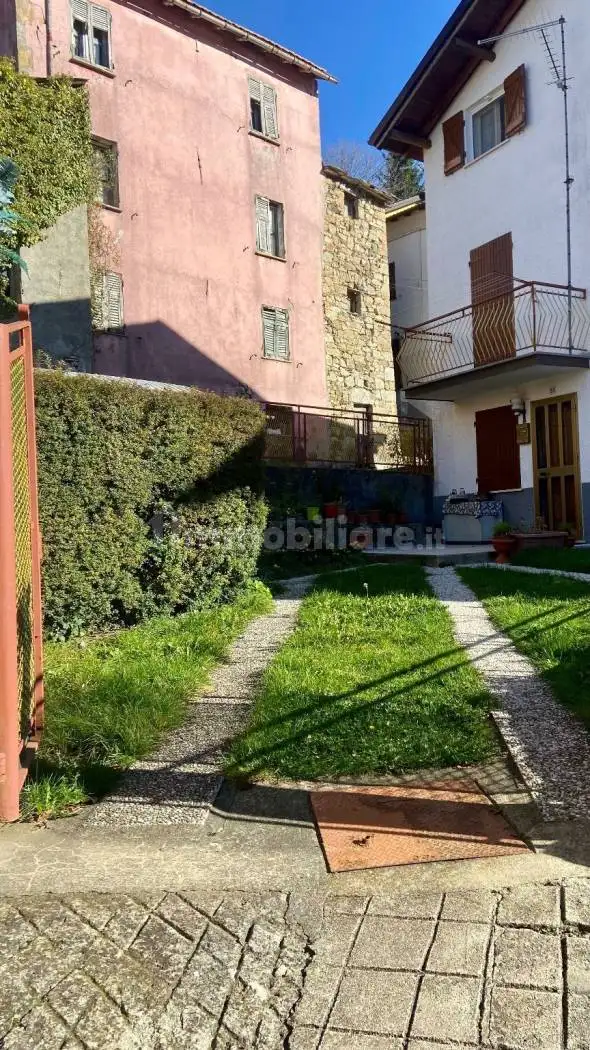 Casa indipendente in vendita a Rezzoaglio