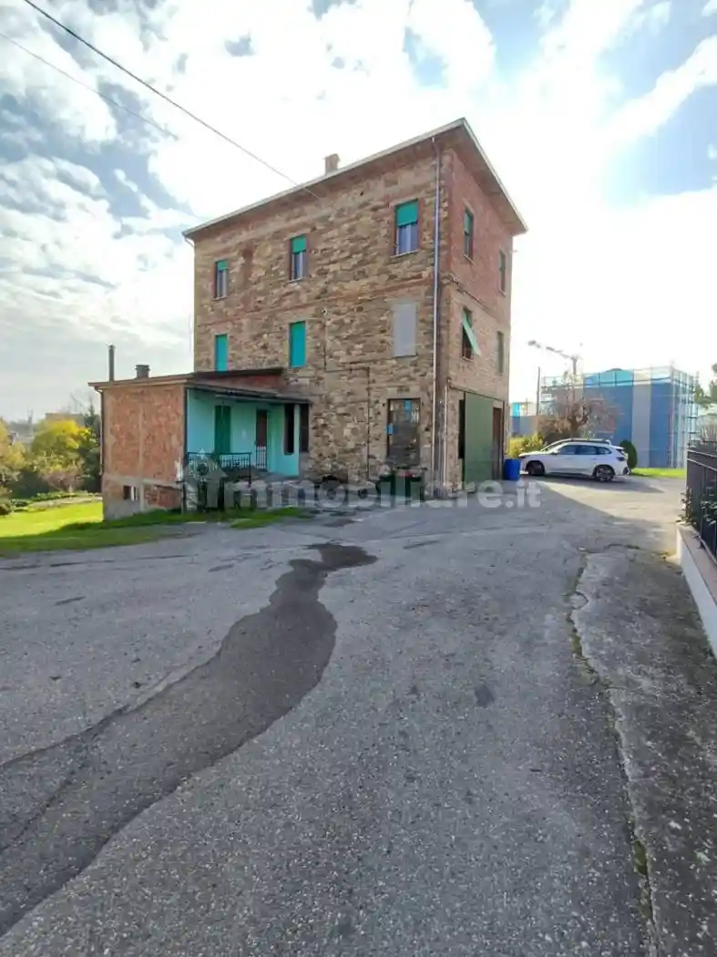 Appartamento in vendita a Varano de' Melegari