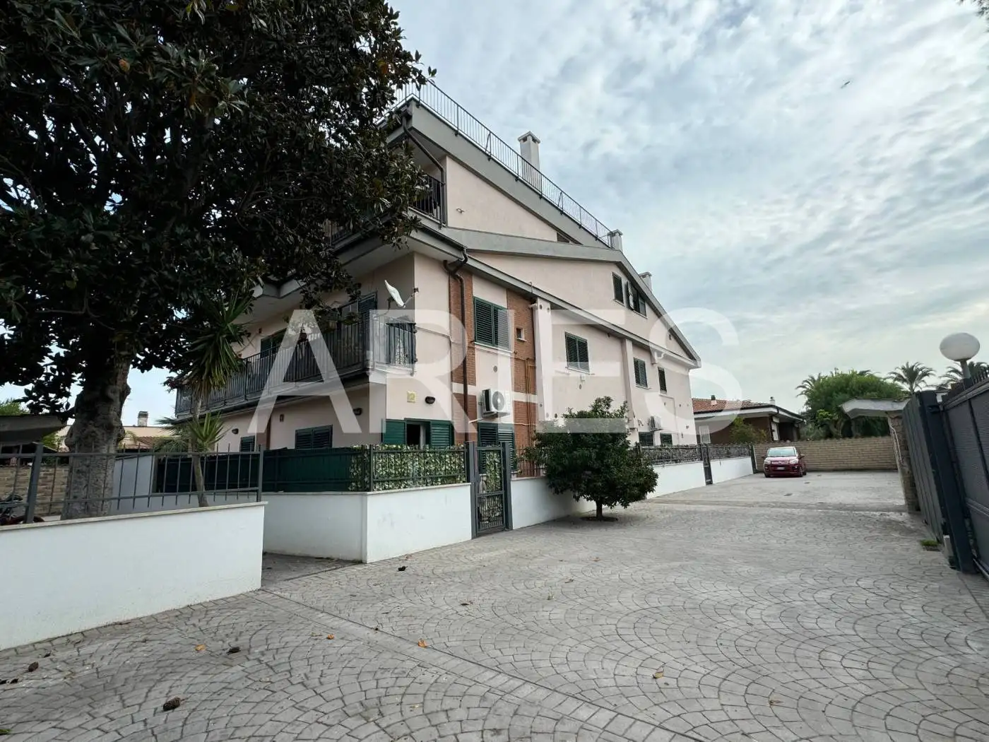 Palazzo - Edificio in vendita a Roma